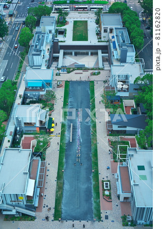 名古屋市久屋大通公園　名古屋テレビ塔内から夏のミズベヒロバを望む 81162820