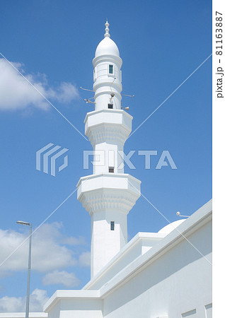 SEREMBAN, MALAYSIA -NOVEMBER 13, 2016: The minaret or tower at Al Hussain Mosque at Seremban 2, Negeri Sembilan, Malaysia.  81163887