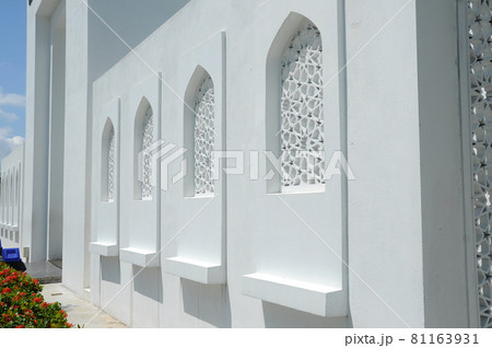 SEREMBAN, MALAYSIA -NOVEMBER 13, 2016: The Islamic geometry pattern decoration at Al Hussain Mosque at Seremban 2, Negeri Sembilan, Malaysia. 81163931