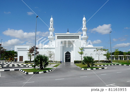 SEREMBAN, MALAYSIA -NOVEMBER 13, 2016: Al Hussain Mosque at Seremban 2, Negeri Sembilan, Malaysia.  81163955