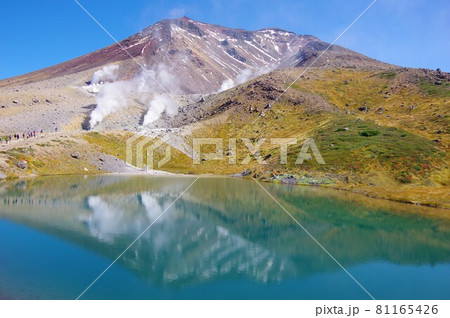北海道 姿見の池と旭岳 北海道 姿見の池と旭岳 81165426