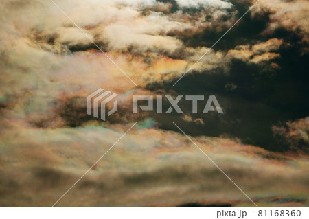朝空と彩雲 81168360