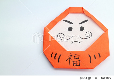 福がやってくるダルマのイメージ 81168465