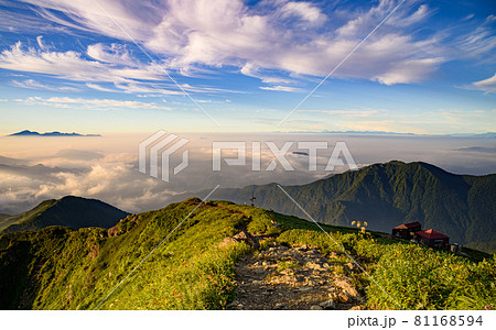 谷川岳より望む西黒尾根と雲海 谷川岳より望む西黒尾根と雲海 81168594
