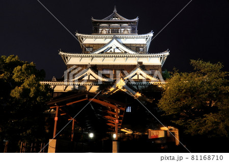 広島城のライトアップ 81168710