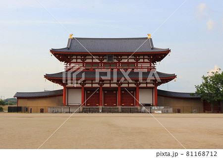 平城京跡の朱雀門 81168712