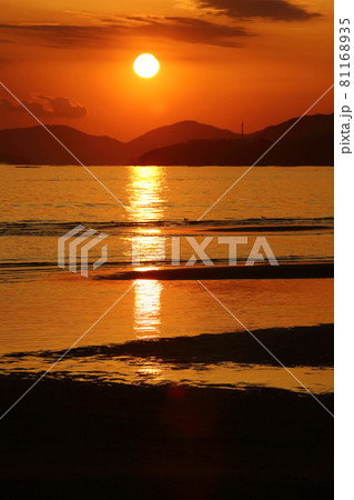 新舞子浜の夕景 81168935