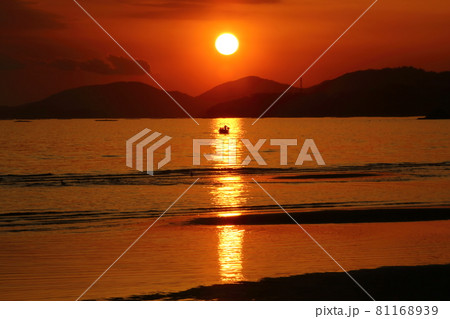 新舞子浜の夕景 81168939