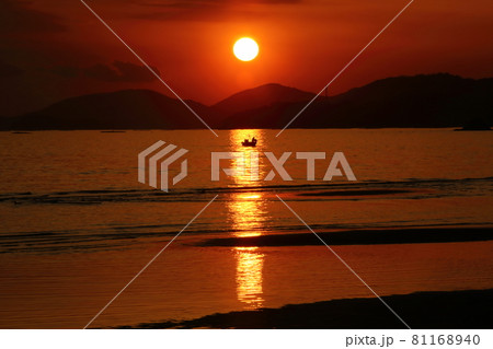 新舞子浜の夕景 81168940