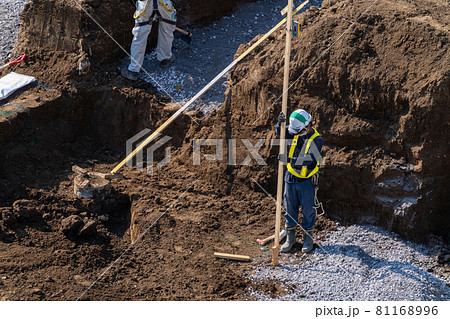 床付け面 根切り床 レーザーレベル 回転レーザー 受光器角材に取付 水平ライン 設計高 高低差 確認 床付け面 根切り床 レーザーレベル 回転レーザー 受光器角材に取付 水平ライン 設計高 高低差 確認 81168996