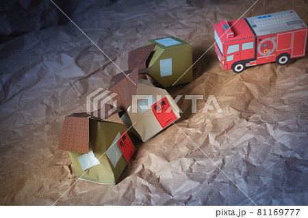 災害イメージ　ペーパークラフト 81169777