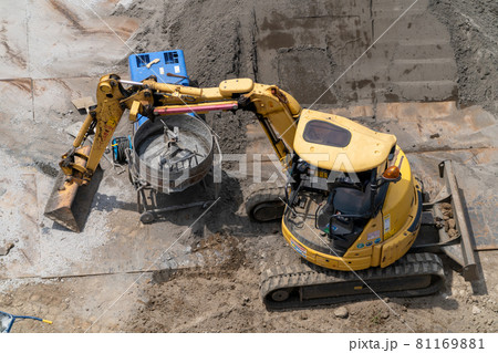 ミニショベル　モルタルミキサー　管工事　設備工事　外構工事　狭小地　建設機械 81169881