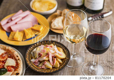 ワイン　ワイングラス　ワインと料理 81170204