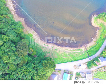 湖岸の風景〜ドローンで空撮(猪苗代湖・西岸/福島県会津若松市湊町大字赤井字屋敷) 湖岸の風景〜ドローンで空撮(猪苗代湖・西岸/福島県会津若松市湊町大字赤井字屋敷) 81170286