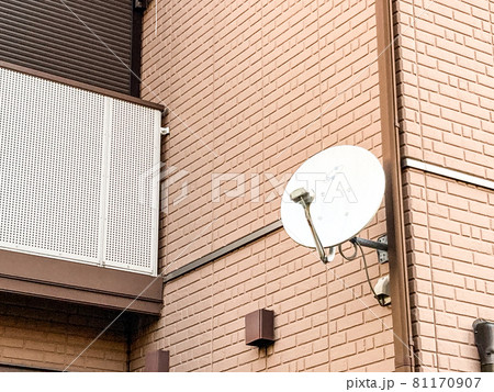 住宅のBSパラボラアンテナ 住宅のBSパラボラアンテナ 81170907