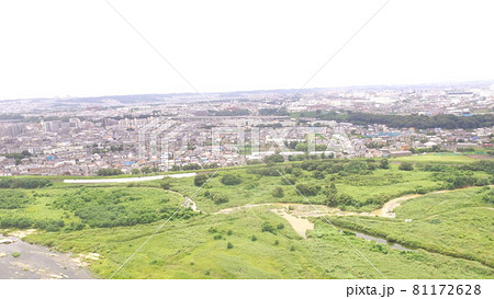 ドローンで上空から撮影した「多摩川 河畔」（東京都立川市） 81172628