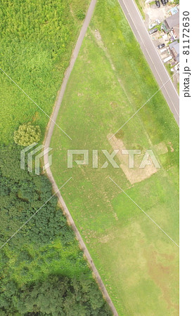 ドローンで上空から撮影した「緑地公園」（東京都立川市） 81172630