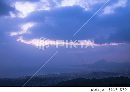 大分県別府市 十文字原展望台の夜景 大分県別府市 十文字原展望台の夜景 81174379