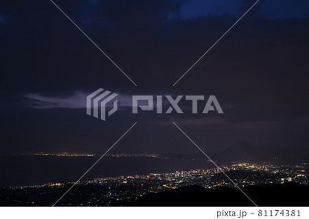 大分県別府市 十文字原展望台の夜景 大分県別府市 十文字原展望台の夜景 81174381