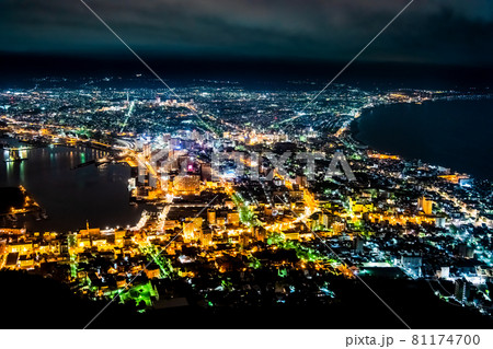 北海道 函館の夜景（函館山山頂展望台から） 81174700