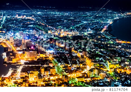 北海道 函館の夜景（函館山山頂展望台から） 81174704