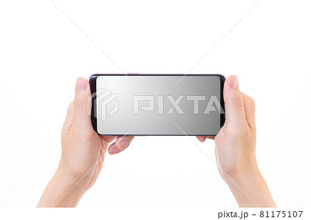 スマートフォン　手　画面パス付き 81175107