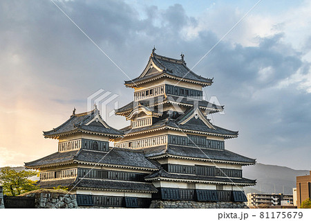 長野県松本市　国宝松本城 81175679