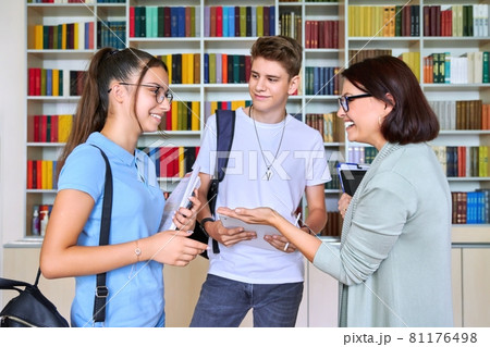 Students teenagers talking with woman teacher mentor Students teenagers talking with woman teacher mentor 81176498