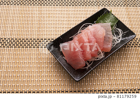 ビンチョウマグロの刺身 81179259