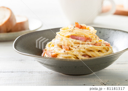 チーズと生クリームと卵の、濃厚カルボナーラ チーズと生クリームと卵の、濃厚カルボナーラ 81181317