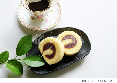 寛ぎの時 ユズの香りのふんわりタルト 和菓子とコーヒー 寛ぎの時 ユズの香りのふんわりタルト 和菓子とコーヒー 81181321