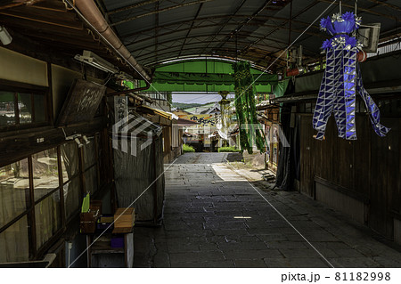 最上稲荷　参道　岡山県岡山市 81182998