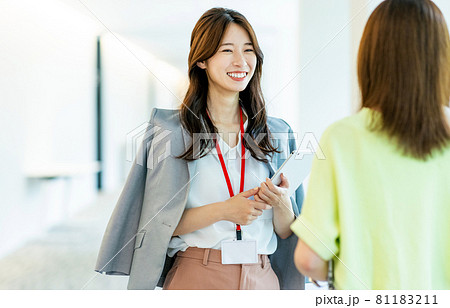 女性　ビジネス　オフィス　撮影協力：LINK FOREST 81183211