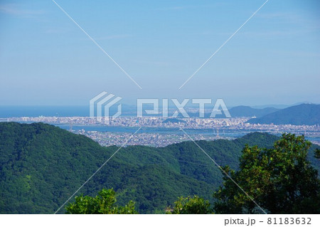 徳島県板野町 あせび公園展望台から徳島市街を望む 徳島県板野町 あせび公園展望台から徳島市街を望む 81183632
