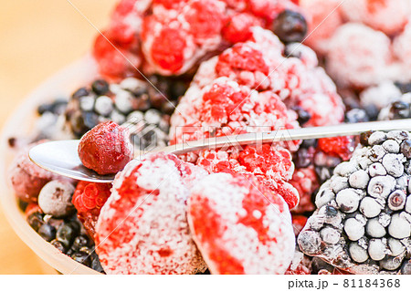 homemade raw vegan food 81184368