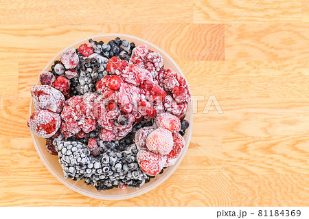 homemade raw vegan food 81184369