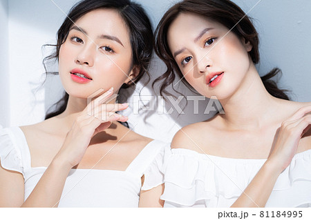 Two Women beauty Two Women beauty 81184995