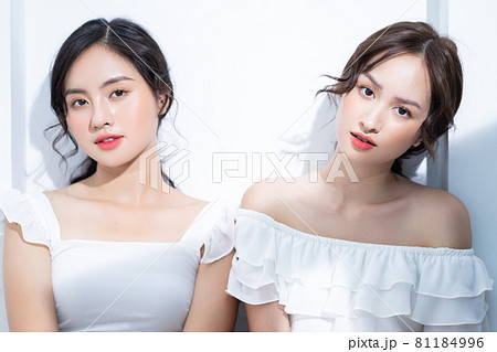Two Women beauty Two Women beauty 81184996