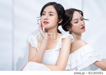 Two Women beauty Two Women beauty 81185001