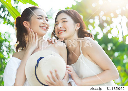 Woman travel 81185062