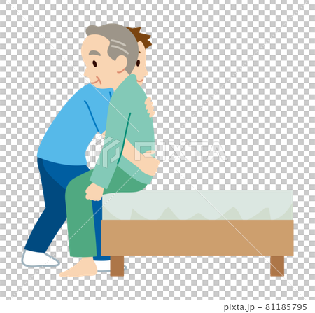介護　立ち上がるのを介助する介護士　高齢者 81185795