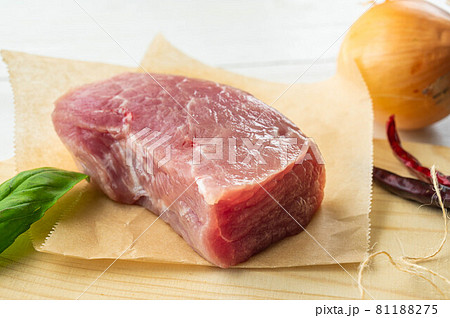 豚ももブロック肉 豚ももブロック肉 81188275