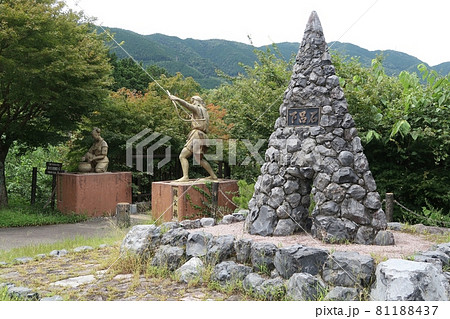 下呂市縄文公園縄文橋南口の下呂石の碑 81188437
