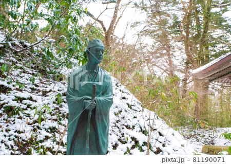 岩手県の世界遺産 冬の中尊寺 松尾芭蕉像 岩手県の世界遺産 冬の中尊寺 松尾芭蕉像 81190071