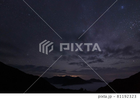 日高山脈　カムイエクウチカウシ山八ノ沢カール夜景 81192323