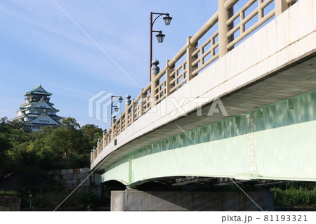 第二寝屋川に架かる「新鴫野橋」と大阪城天守閣 第二寝屋川に架かる「新鴫野橋」と大阪城天守閣 81193321