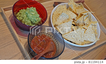タコスチップとディップ 81194114