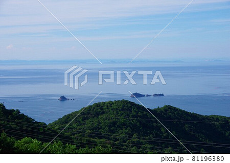 徳島県板野町　大坂峠展望台から通念島・松島・本州方面を望む 81196380