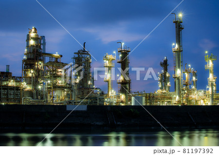 四日市市 コスモ石油四日市製油所の夜景 四日市市 コスモ石油四日市製油所の夜景 81197392