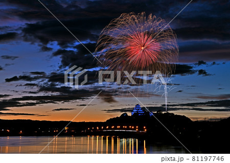 唐津城と九州花火大会 81197746